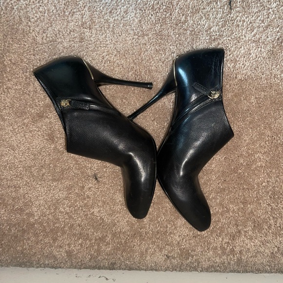 Gucci black booties with Gold hardware - Picture 6 of 7